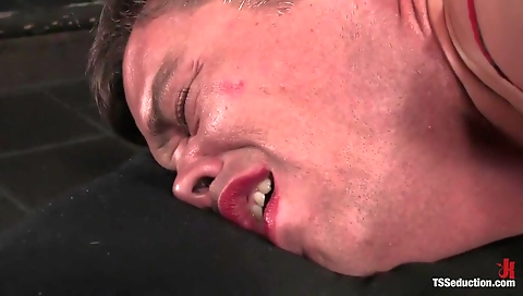 Gia darling with amazing curves is fucked by a dude