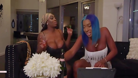 Ebony shemale fucked by the big cock and gets fucked