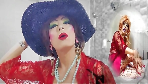 Sexy niclo sexy makeup masturbates with her finger