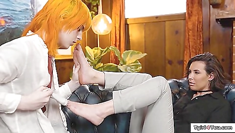 Hawt chick with huge tits fucks in her ass