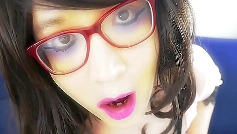 Hot babe's pussy is fucked by a big cock