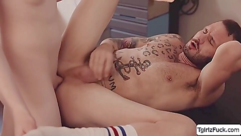 Sexy young girl's sexy time with her decidger