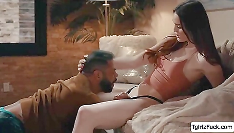 Sexy young girl with a roam invitechab ultra to fuck